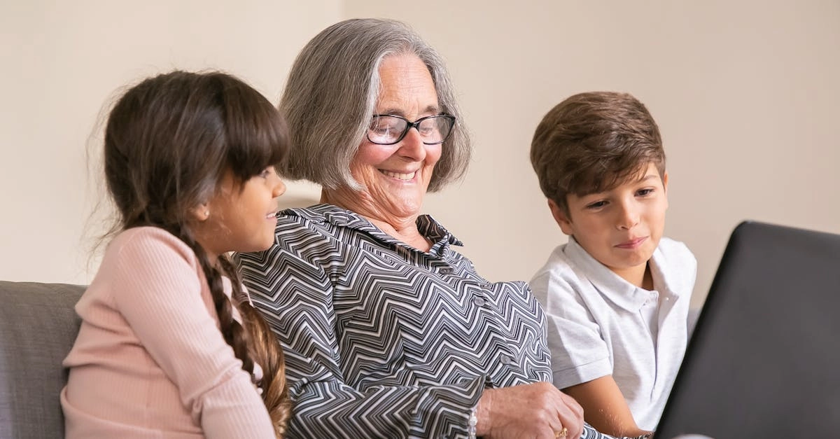 Семья обсуждает финансовую ответственность и риски азартных игр