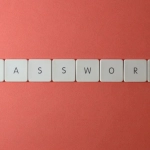 Семья защищает дом от онлайн угроз